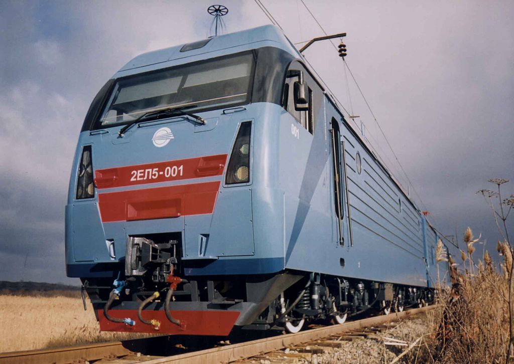 Az Ukrán Vasutak 2EL5-ös mozdonysorozatának prototípusa még 2006-ban<br>(forrás: Wikipédia)