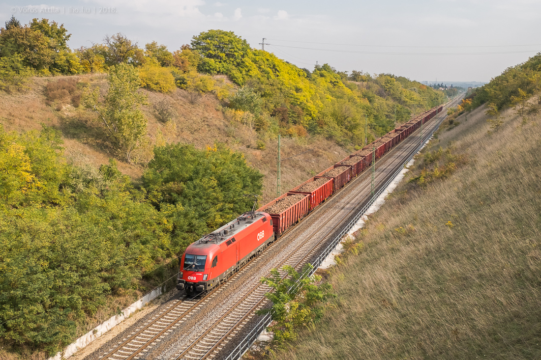 A 40a vonalról elterelt répavonat halad Érden Székesfehérvár felé