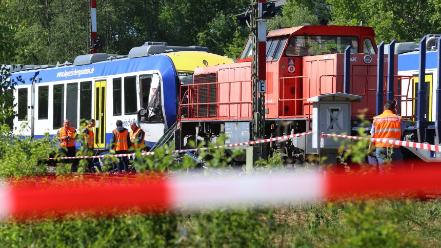 A balesetet szenvedett motorvonat (forrás: dpa)