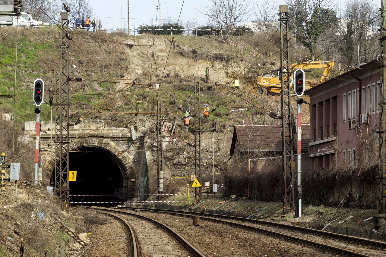 A negyvenhatodik napon. A képre kattintva galéria nyílik (fotók: MTI/Szigetváry Zsolt)