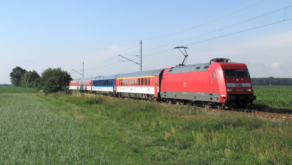 Hat évvel ezelőtti kép Falkenberg környékéről, 101-essel, Nájbrt-hírnök étkezőkocsival a prágai EC-n (forrás: ice-treff.de)