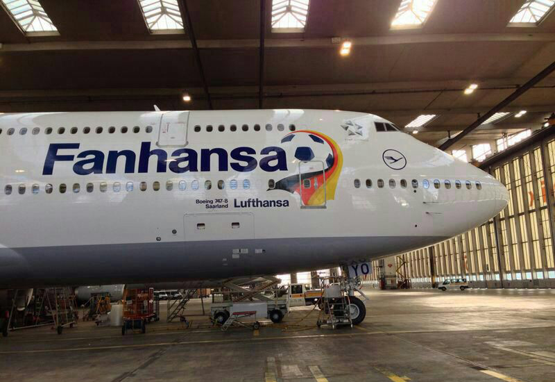 Szurkolói „különjárat” másképpen: Boeing 747-es Fanhansa-festéssel