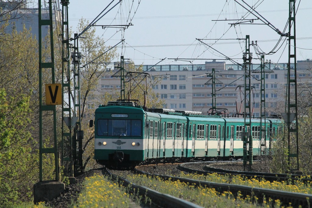 Bíró Gyula felvételén a csepeli vonalon közlekedik egy MXA nagyegység a Boráros tér felé<br>A képre kattintva galéria nyílik az olvasók felvételeiből