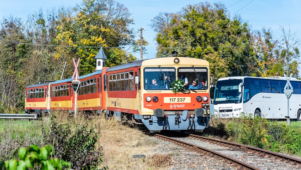 Októberben ismét emlékvonat közlekedett a tíz éve szünetelő személyforgalmú 37-es vonalon (fotó: Gabos Balázs)