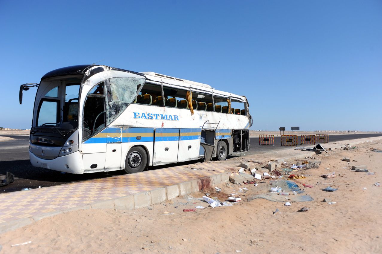 A busz még mindig a baleset helyszínén van <br>fotó: MTI