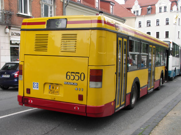 Az Ikarus 411-esek egyik jellemzője a befalazott hátsó ablak<br>(Fotó: Müller Péter)