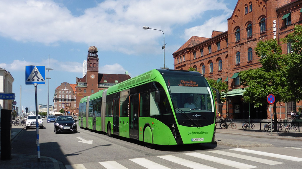 A biogáz-elektromos hibrid üzemű duplacsuklós Van Hool Exqui.City igazi buszkülönlegesség