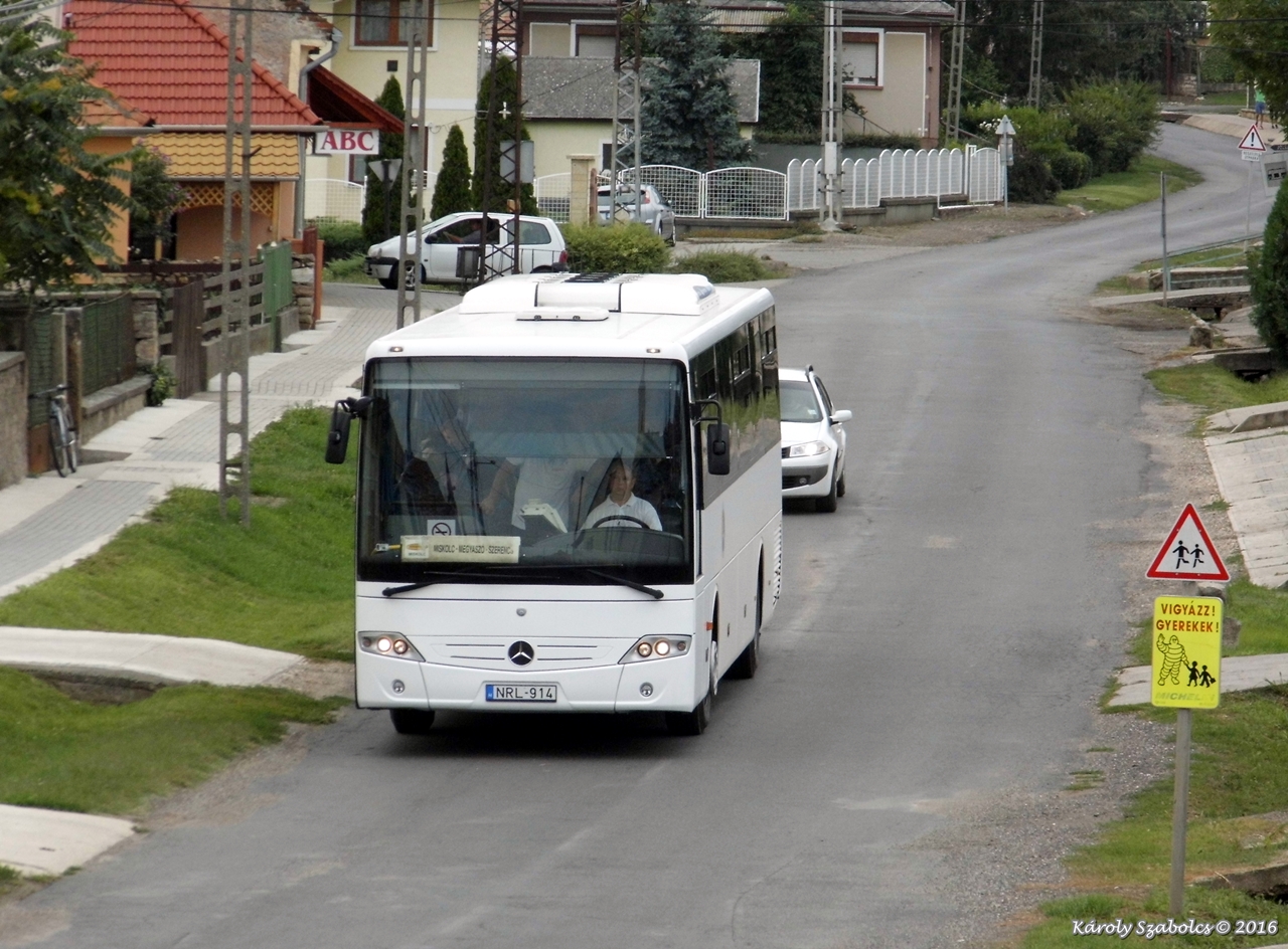 Pár napja élvezhetik az utasok az ÉMKK használt, de megkímélt állapotú, légkondicionált Mercedes Intouróit. A kocsik nagy része Miskolc környékére került, a szerző felvételén látható NRL-914 rendszámú például a Miskolc–Megyaszó–Szerencs fordába állt be