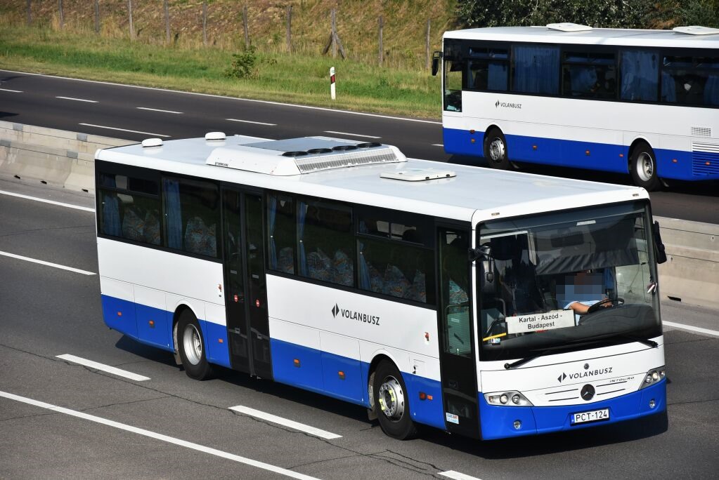 Ellepték a Stadion buszpályaudvart a King Longokat leváltó, alvállalkozók által biztosított, kék-fehér Mercedes Intourók 2017. nyarán. Az M3 autópályás és keleti irányú helyközi és távolsági járatokra negyven autóbusz érkezett. Az első évben az újpesti végállomásokra is bejártak