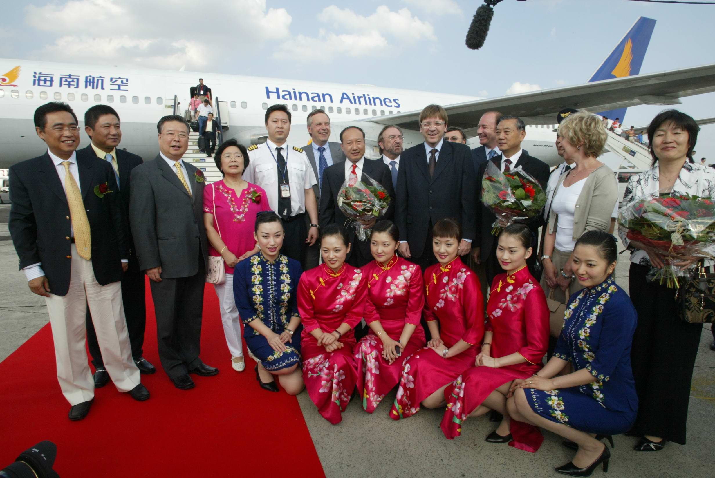 Amikor még vidámabb volt a hangulat: a Hainan Airlines Ferihegyre érkezett <br>(fotó: Hainan Airlines)