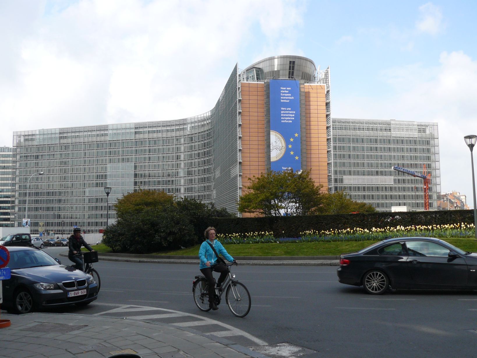 Az Európai Bizottság épülete: kicsit sok az útfelbontás körülötte, node mekkorák a változások az európai útvonalakon?