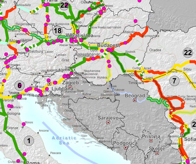 A TEN-T program friss térképének kinagyított részlete: sok a piros a szlovén-ukrán vasúti összeköttetés mentén, sárgában virít a Duna Budapest alatt