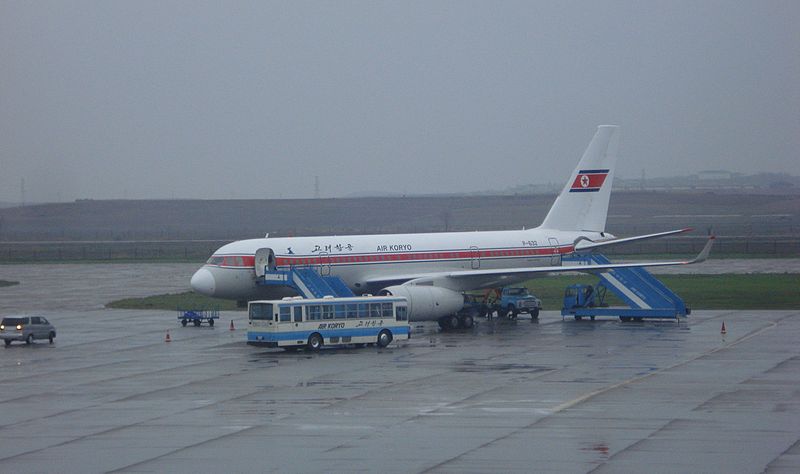 Ritka fotó ritka gépről egy ritkán látható légitársaság színeiben: észak-koreai Tu-204-es