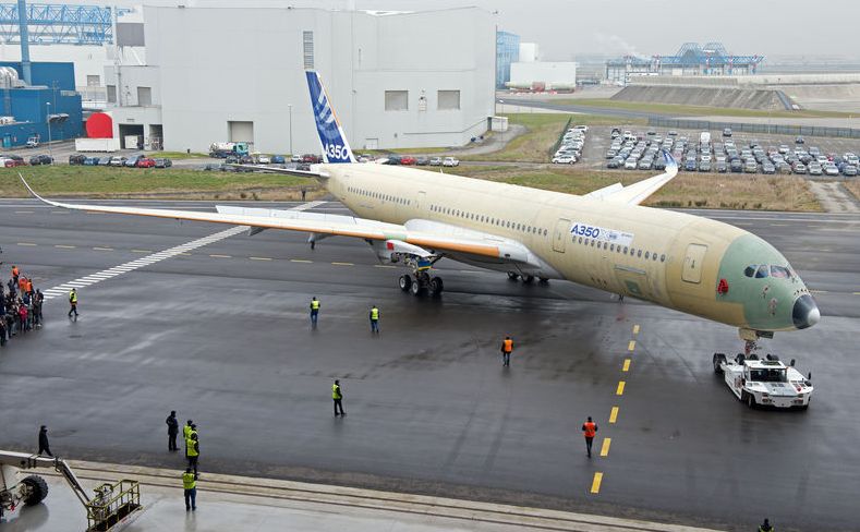 Szép gép lesz a 350-es, ez már hajtóművek nélkül is látszik a gyári fotón