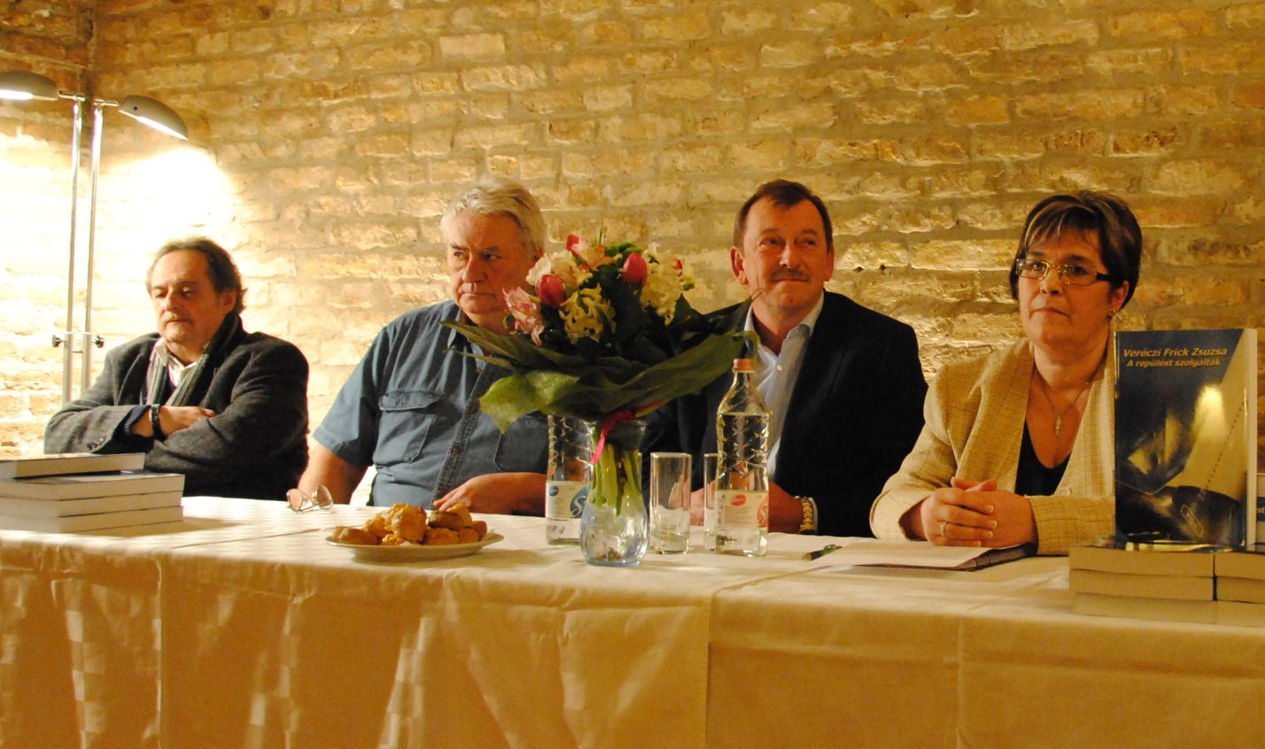Balról jobbra: Aczél Ferenc, Somogyvári József, Kovács Ferenc, Veréczi Zsuzsa <br>(fotók: Szikszay Sándor)