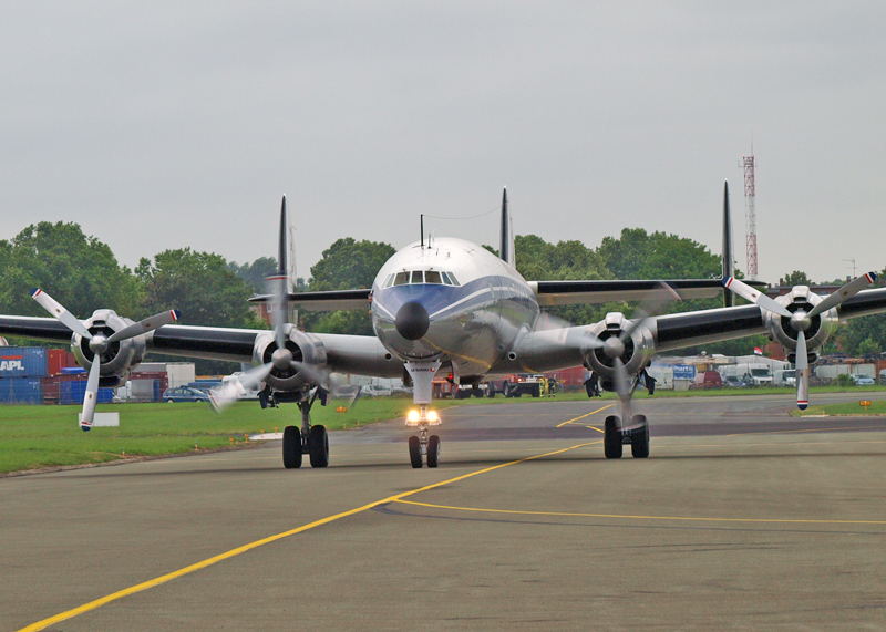 Az egész show talán legszebb darabja, a Lockheed Connie