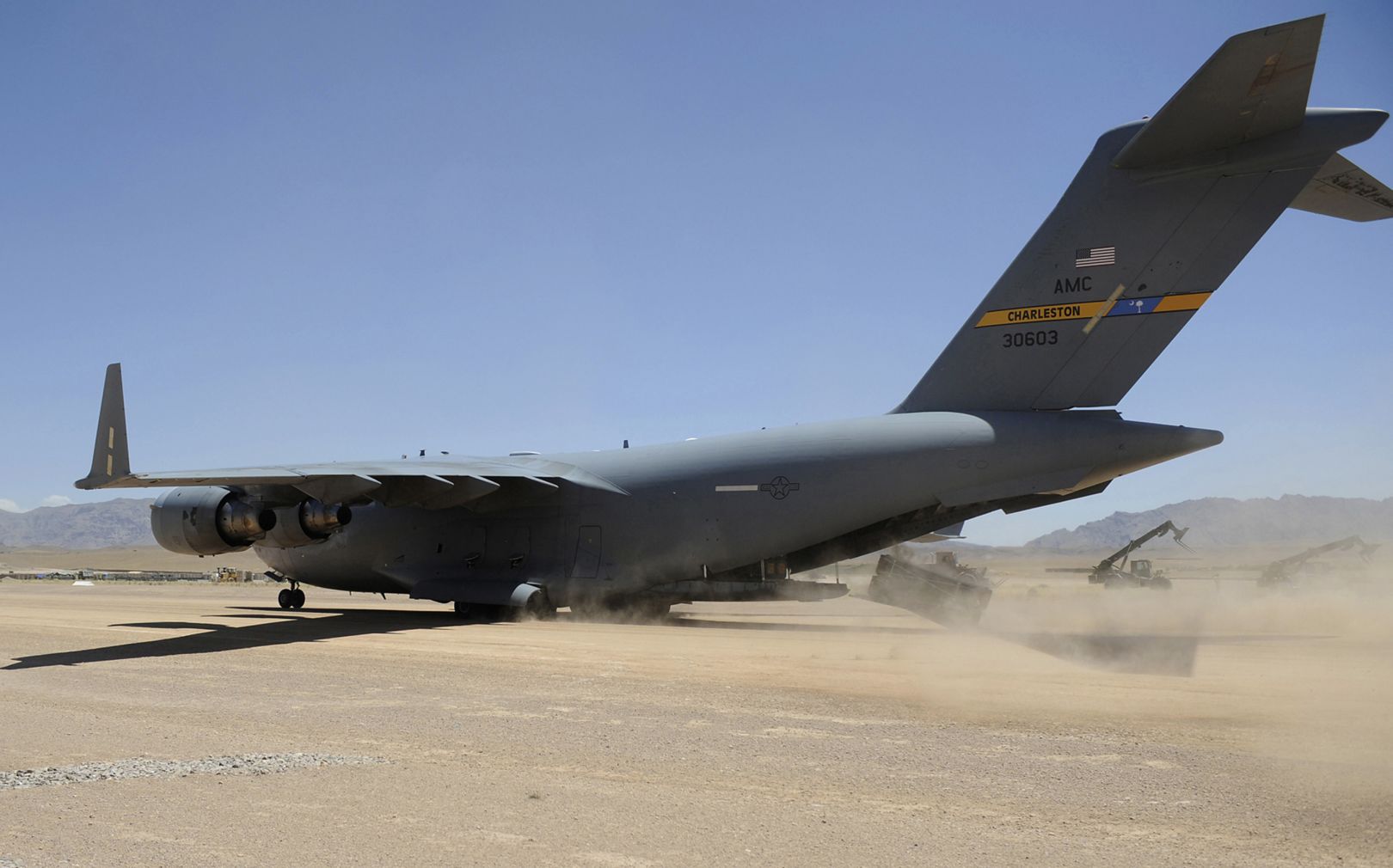 Fontos felszerelés a frontvonalba: C-17 Afganisztánban
