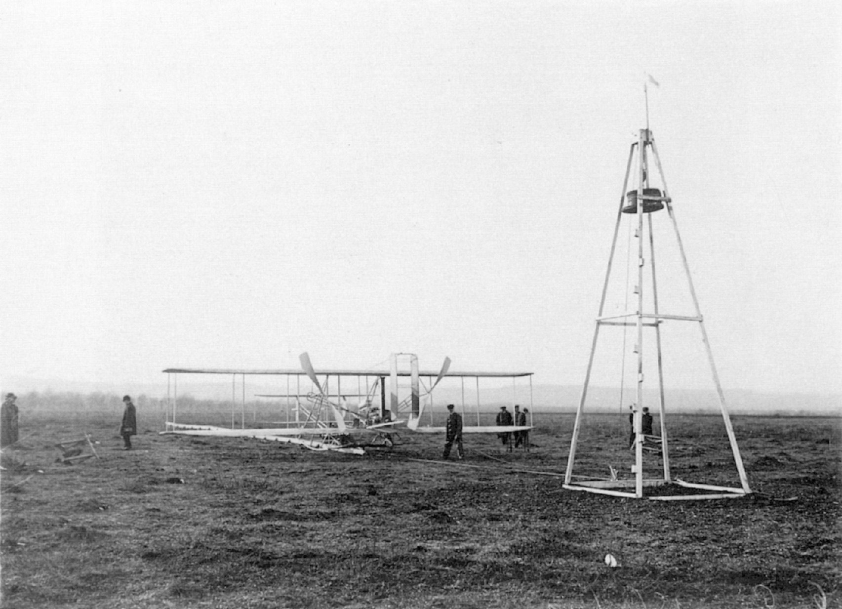 A Wright-fivérek elég hosszan használták a sínes-katapultos módszer a földön való gyorsításra