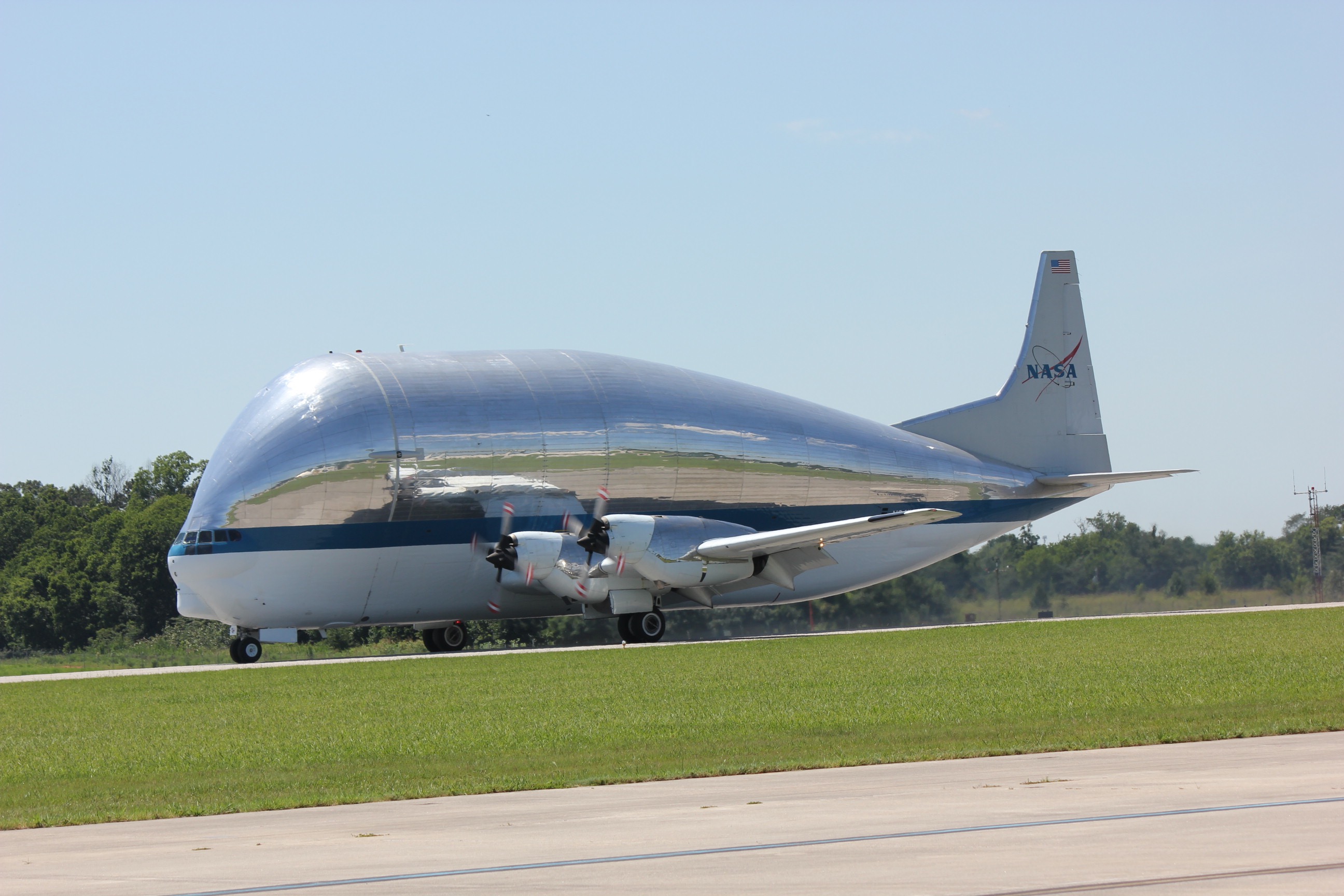 Az örökifjú Super Guppy a napokban viszi az SLS-Orion adaptert a majdani start helyszínére