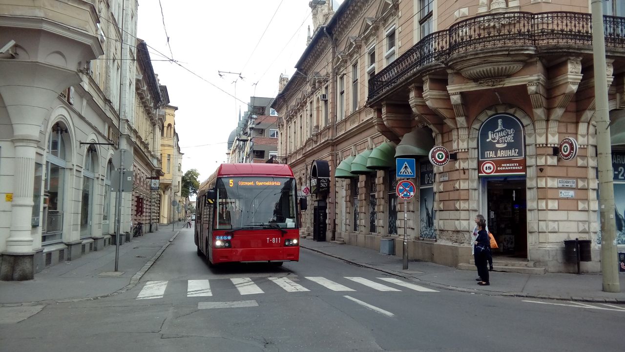 Újszeged felé a Széchenyi tér „bejáratánál”