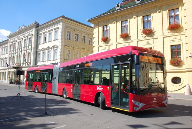 Délután négyig bárki megnézheti, felszállhat rá. A képre kattintva galéria nyílik, felvételeink az ünnepélyes átadón készültek (fotók: Fritz Gergely)