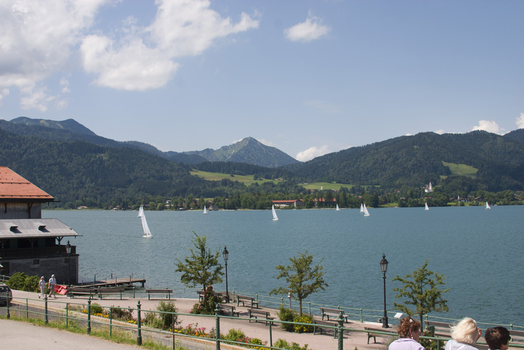 Pár perc sétával lejuthatunk a névadó Tegernsee partjára