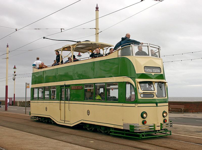 Nem elég, hogy kétszintes, még kabrió is. A Princess Alice igazi élményt nyújt, és rendszeresen közlekedik a Blackpool–Fleetwood vonalon a turistaszezonban<br>(fotó: Mark S Jobling)