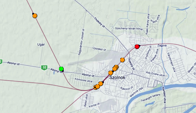 Torlódnak a vonatok Szolnokon a Vonatinfó térképén reggel nyolc körül