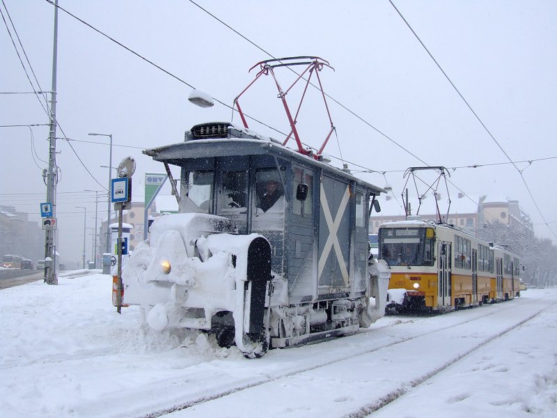 Hóseprő és Tatra szerelvény: Gábor Marcell felvétele 2010 januárjában készült