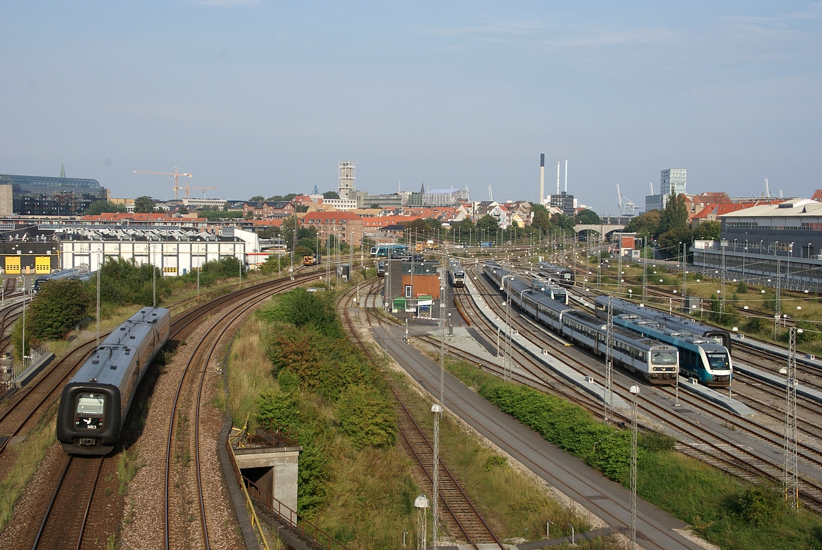 A dán vasútvonalak biztosítóberendezési és vonatbefolyásolási szempontból meglepően elmaradottak, így mindennaposak a komolyabb késések<br>(fotó: Hörcher Dániel)