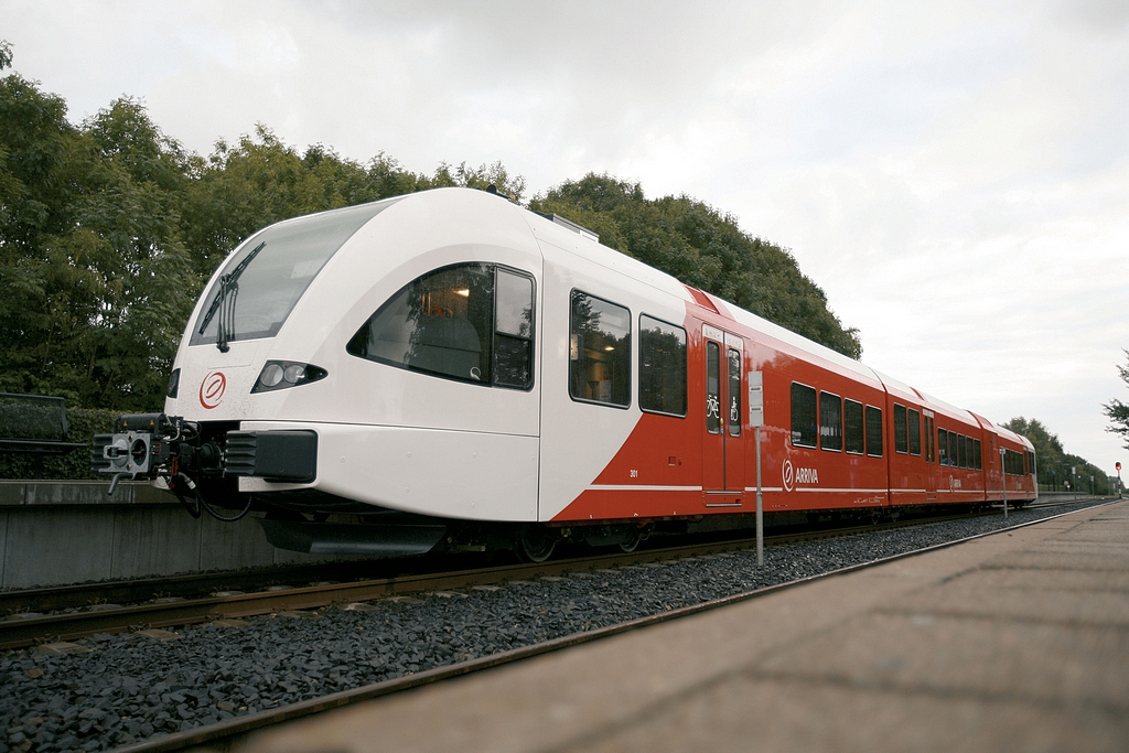 A vasútvonal operátora az egykor brit tulajdonú, napjainkban pedig a Deutsche Bahn leányvállalatainak sorát gyarapító Arriva<br>(fotó: Arriva)