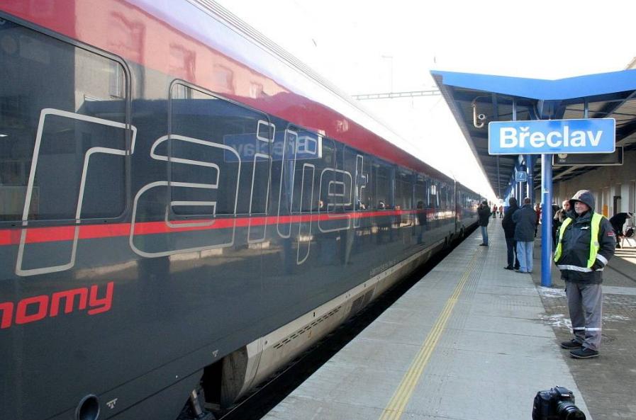 Belépett Csehországba az osztrák railjet<br>(fotó: denik.cz)
