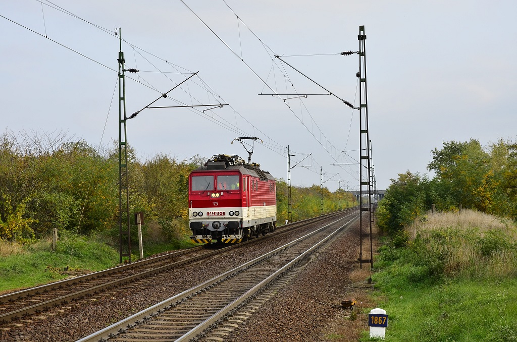 A Blonski színterves 362-es is jól mutat a zöld színű oszlopok között