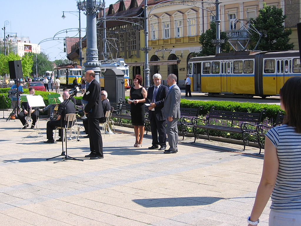 A konferencia megnyitója<br>A képre kattintva galéria nyílik<br>(Szabó István felvételei)