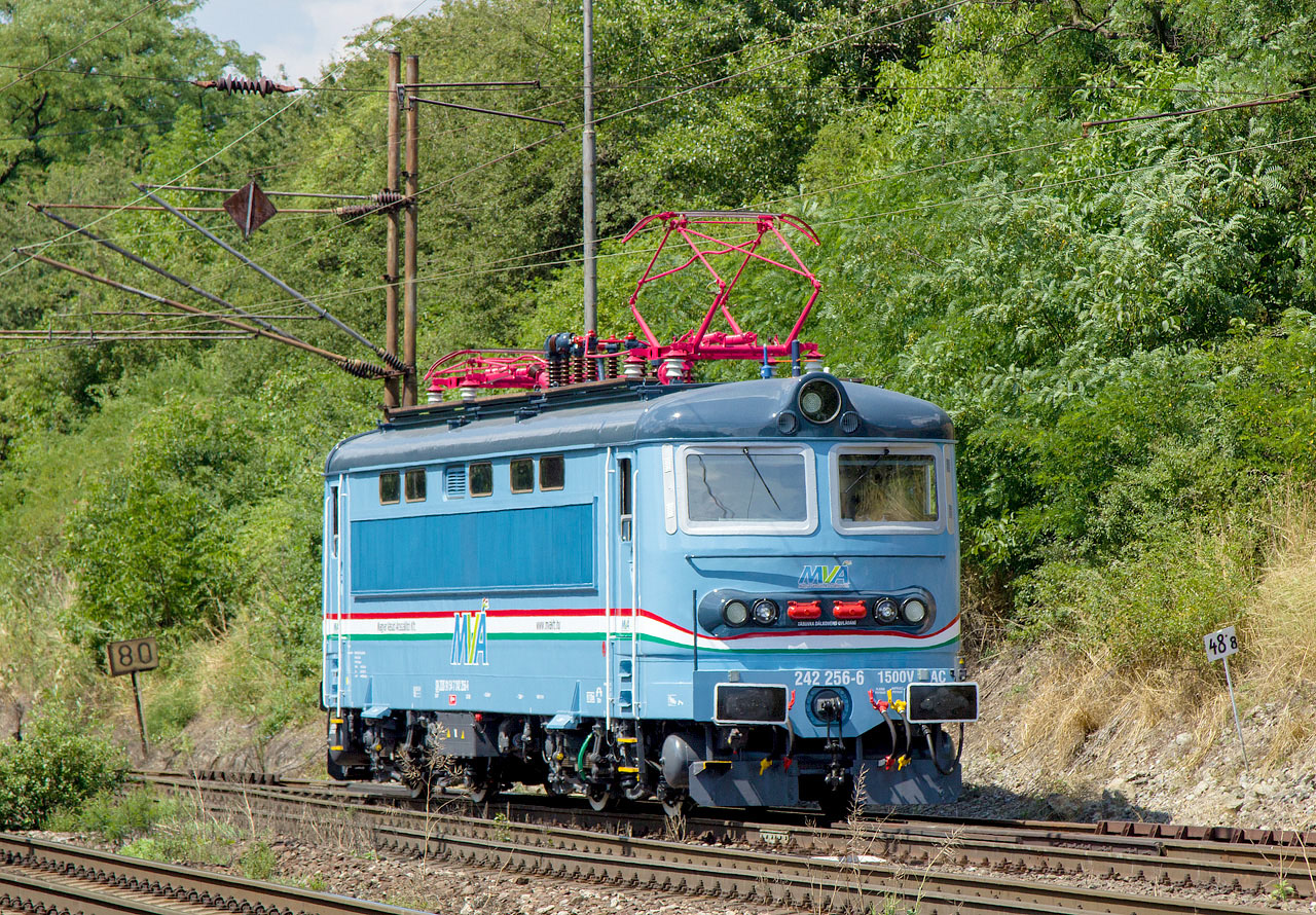 Ugye milyen jól áll neki az új festés?<br>(fotó: railtrains.sk)