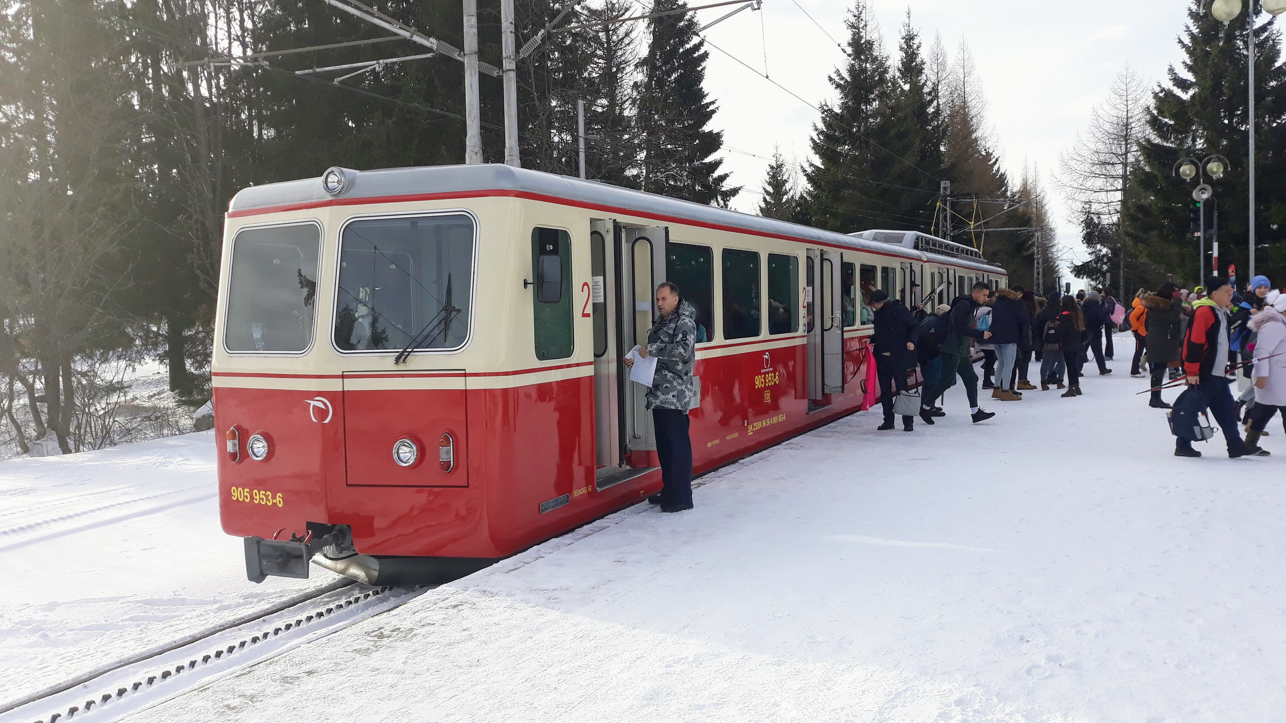 Csorbató állomára érkezett a fogaskerekű